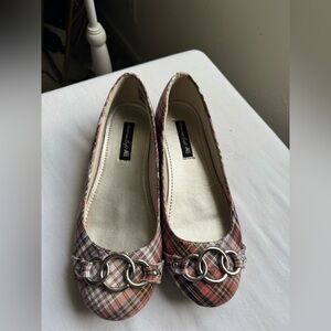 American Eagle Outfitters plaid ballet flats with silver-toned chain ring Size 7